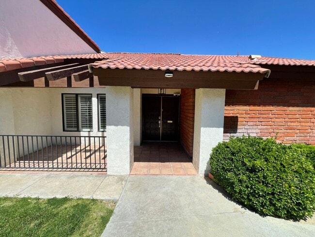 Building Photo - AVAILBLE NOW!! Fully Furnished Desert Gem!