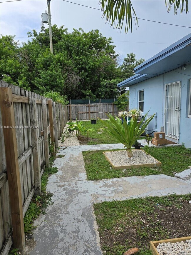 Building Photo - 22300 SW 117th Ave