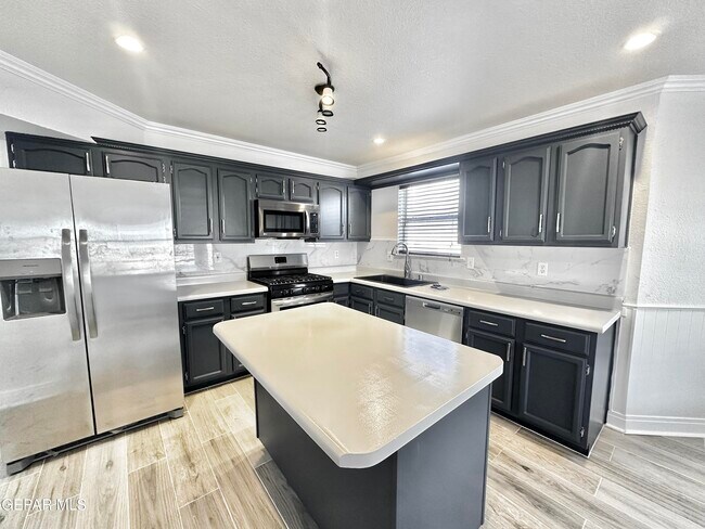 Building Photo - 12277 Red Sun Dr