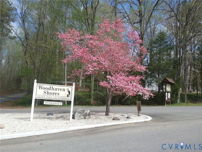 Building Photo - 6308 Lakeshore Dr