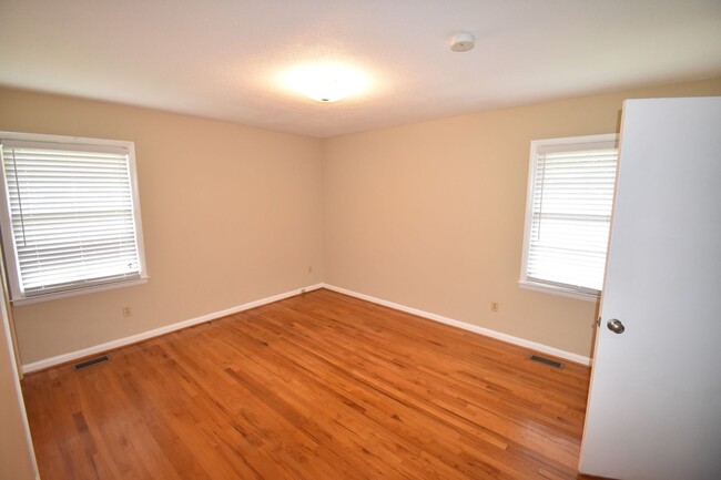 Building Photo - 4 Bedroom and 3 Bath Home- Vander