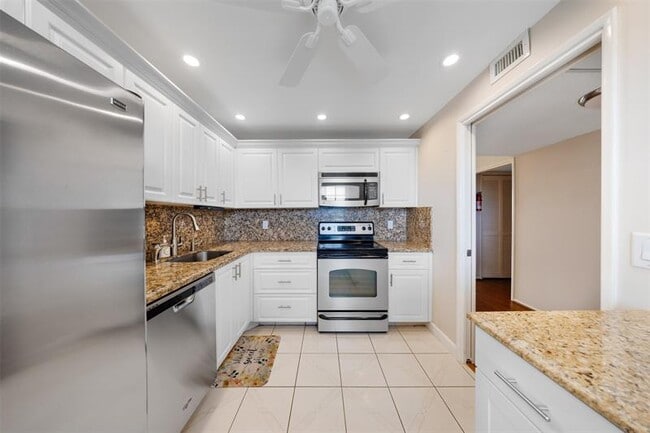 Building Photo - 805 Cypress Blvd