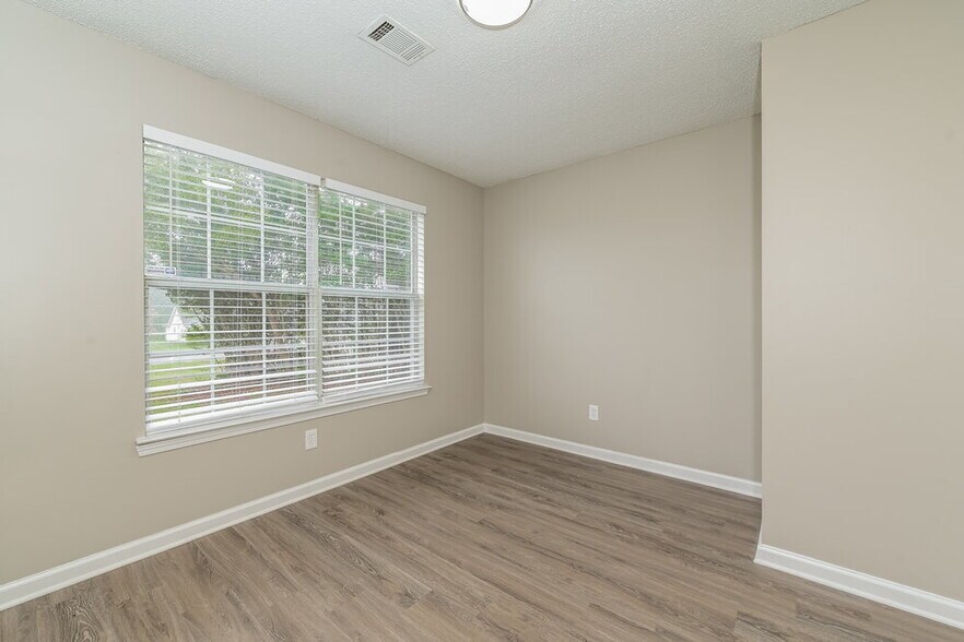 Building Photo - 6725 Biscayne