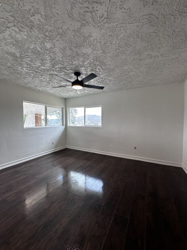 Building Photo - AVB2