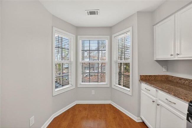 Building Photo - 3921 Riverlook Pkwy SE