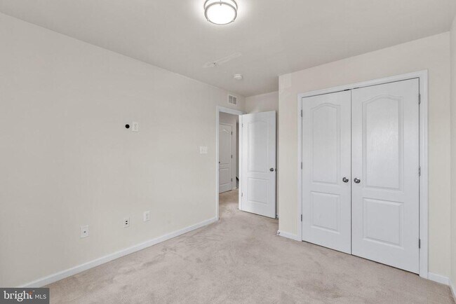 Building Photo - 5345 Tweeddale Pl