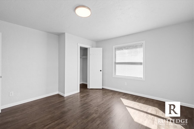 Building Photo - NEWLY REMODELED 3 bedroom home in Medford!