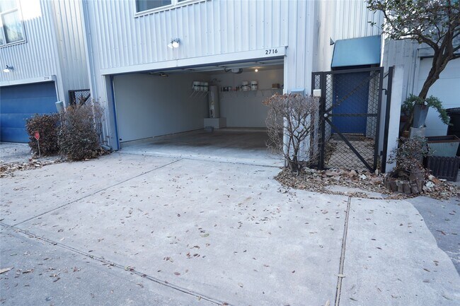 Building Photo - 2716 Chenevert St