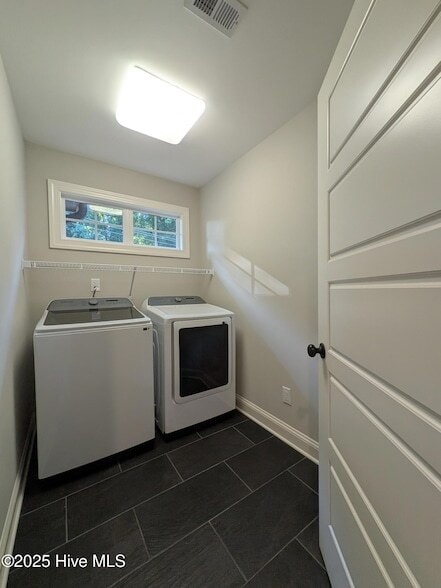 Building Photo - 129 Pinebranch Ct