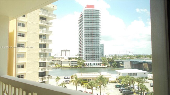 Building Photo - 1825 S Ocean Dr