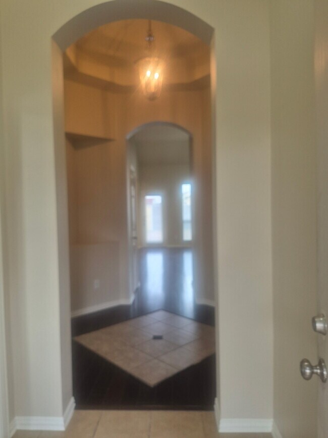 Building Photo - 709 Shady Meadow Ln