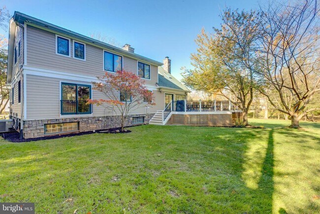 Building Photo - 1057 Vista Dr