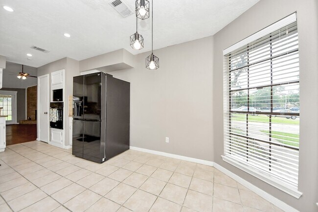 Building Photo - 15739 Oak Mountain Dr