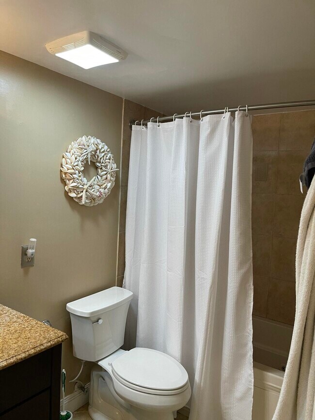 Building Photo - 825 Egret Cir