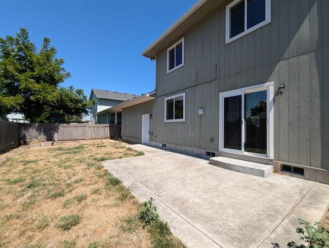 Building Photo - 3-Bedroom, 1.5-Bath Home In Bethel Danebo ...