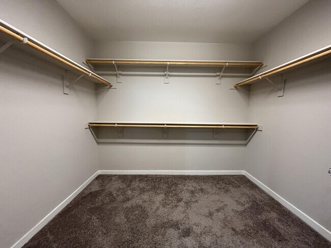 Building Photo - 9742 Zircon Cliff Ave