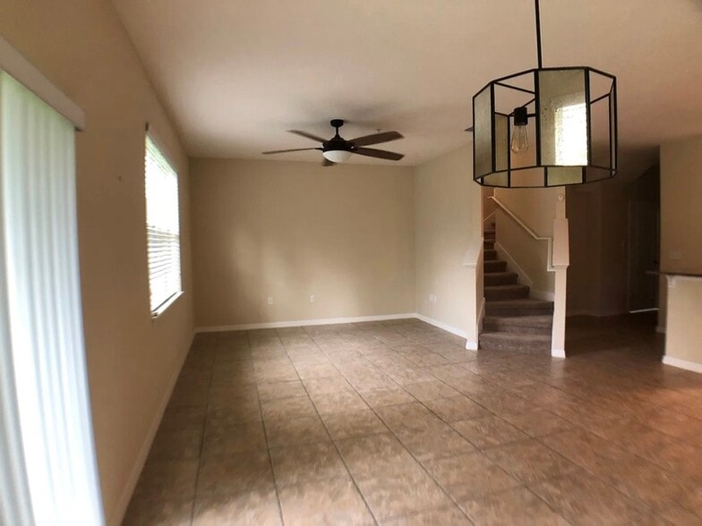 Building Photo - 1512 Scarlet Oak Loop