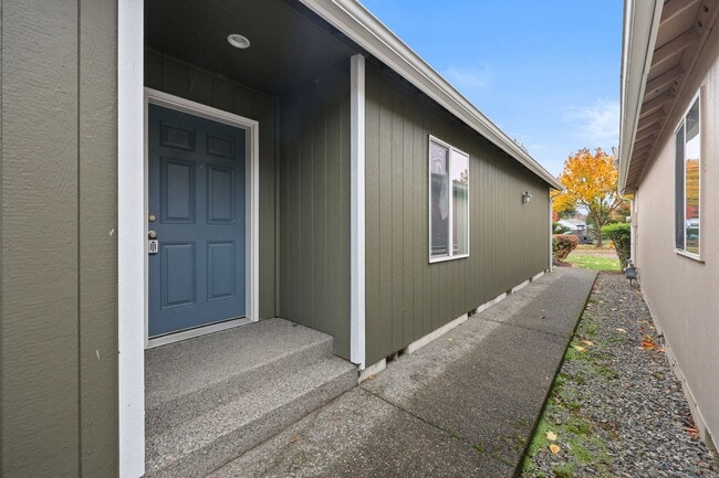Building Photo - Move in ready! 3 bedroom rambler - Great l...