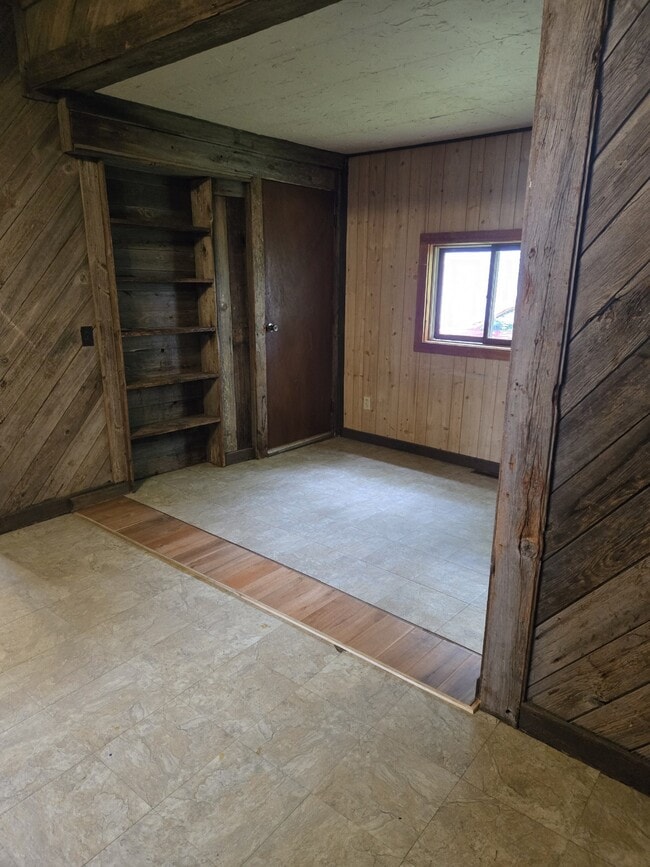 Building Photo - 1009 3rd Ave