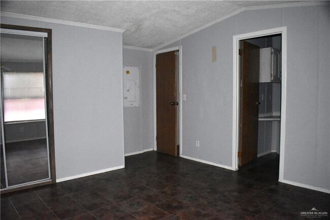 Building Photo - 9 Banyan Ave