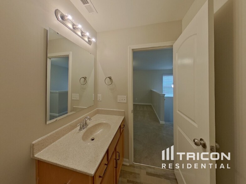 Building Photo - 845 Alta Wy