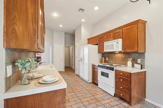 Building Photo - 613 Vickery Ave