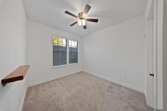 Building Photo - 255 E Boyd Dr