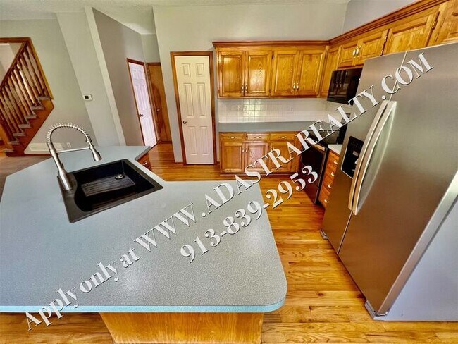 Building Photo - Updated 4 Bed 2.5 Bath in Olathe-Available...