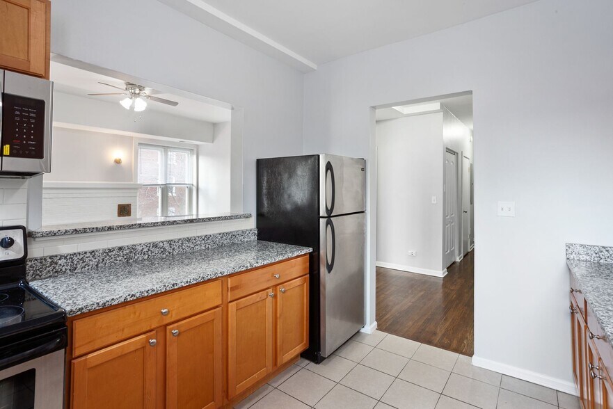 Building Photo - 1460 W Fargo Ave