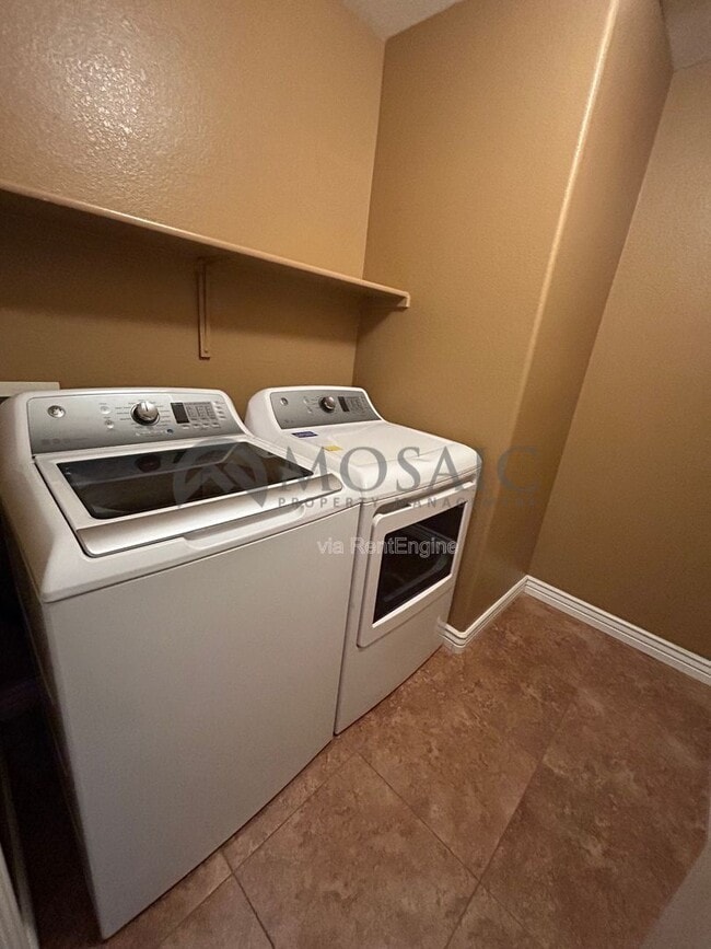 Building Photo - 10348 E Crescent Ave