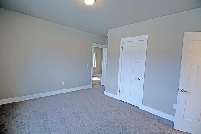 Building Photo - Luxury Four Bedroom with Farmland Views