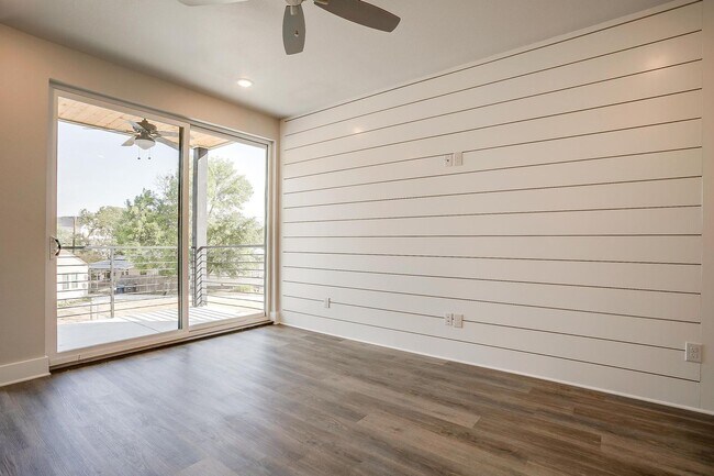 Building Photo - 2321 Benbrook Blvd