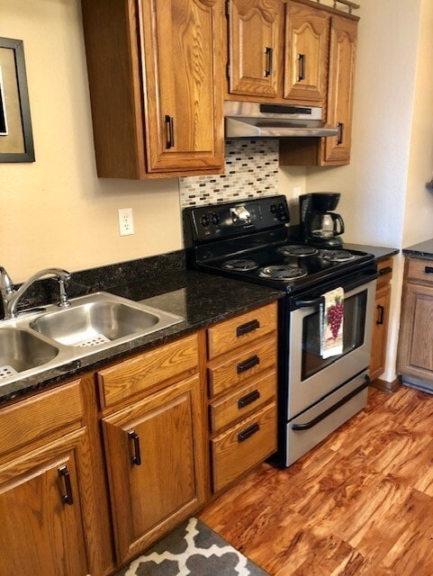 Building Photo - 1 Bedroom, 1 Bathroom Condo with 3-season ...