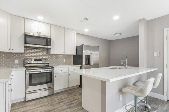 Primary Photo - 9200 W Bellfort Ave