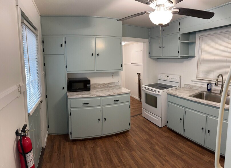 Kitchen - 105 Chambers St