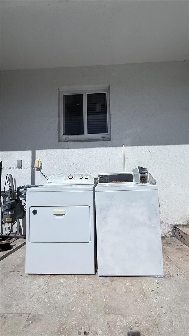 Building Photo - 630 79th St