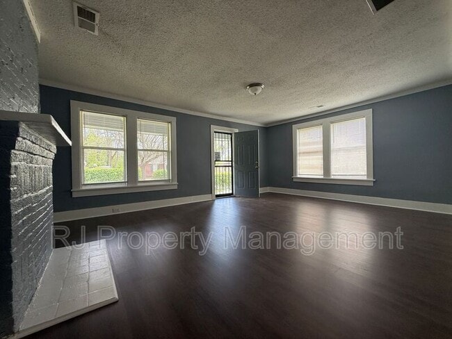 Building Photo - 425 Carpenter St