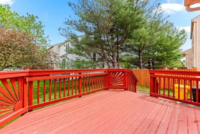 Building Photo - 210 Eisenhower Ct