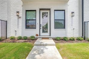 Building Photo - 701 W Abram St