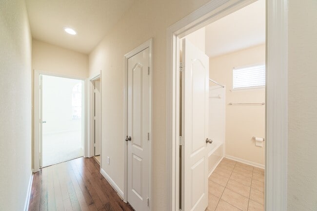 Building Photo - 607 Overdell Dr
