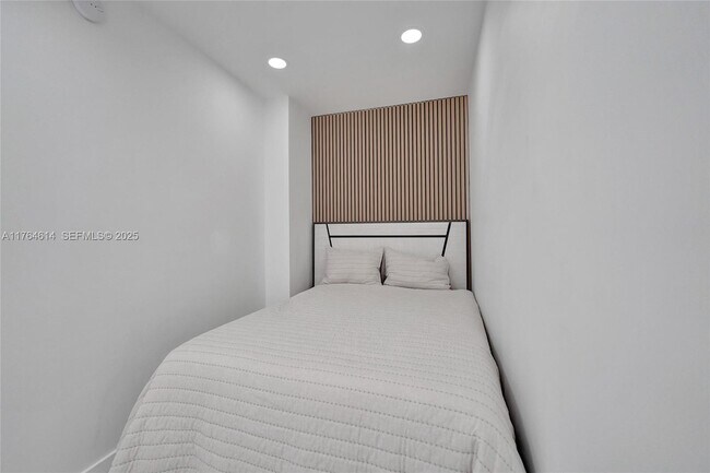 Building Photo - 4001S S Ocean Dr