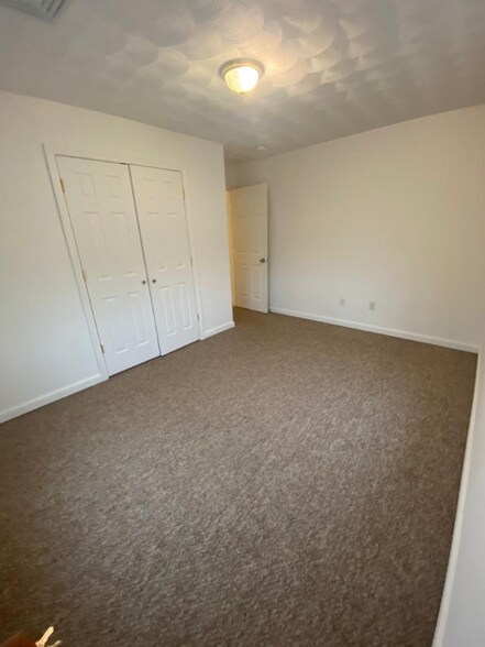 Building Photo - 287 Lockwood St