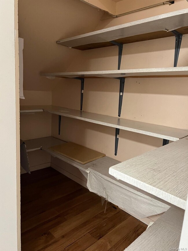 Building Photo - 1006 Holly Walk