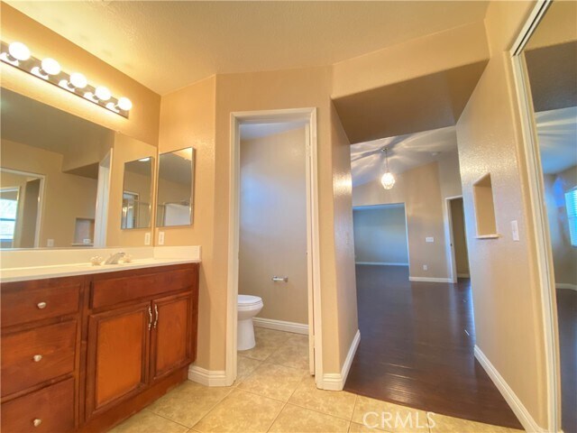 Building Photo - 708 Hillview St