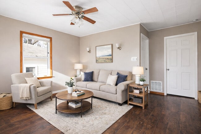 Building Photo - 480 W Grand Ave