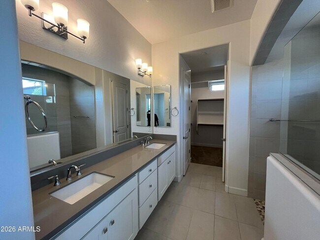 Building Photo - 20711 W Medlock Dr