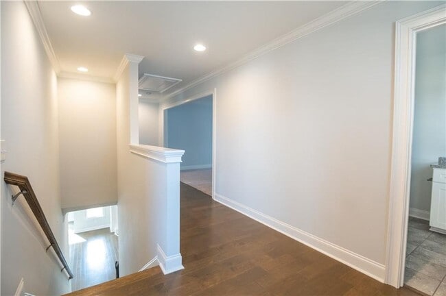 Building Photo - Spacious & Stylish 4BD Home with Loft in C...