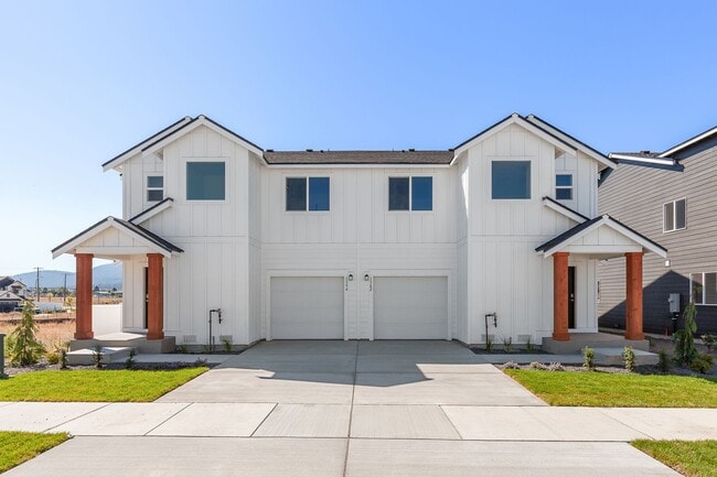 Building Photo - Lease special, save $900.00 if you sign an...