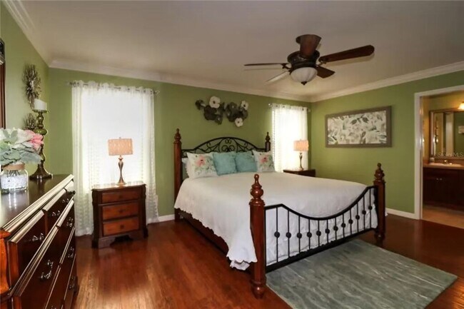 Building Photo - M2393 Carriage Hill Way (VC/M5)