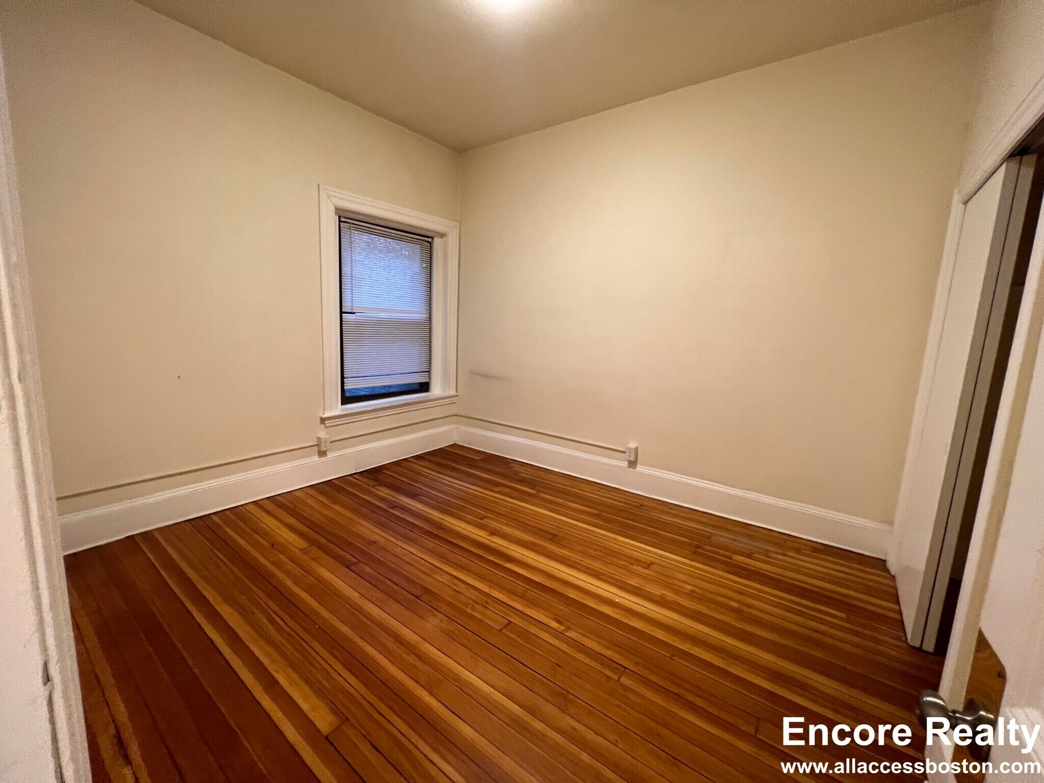 Building Photo - 1463 Beacon St